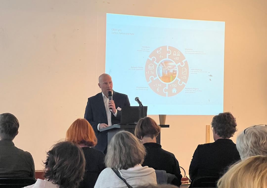 Kay Zetzsche bei der KIMBiss Konferenz. Kay Zetzsche bei der KIMBiss Konferenz.